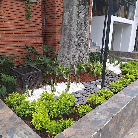 Hotel Suramericana Medellin Bagian luar foto